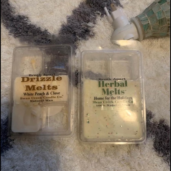 Wall Plug In with Scents Included - Picture 7 of 8